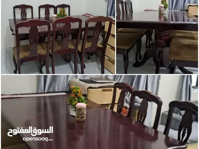 طاوله كبيره 6 كراسي خشب سويدي البيت ضيق مابش مكان لها نززززل سعرها 95الف شارع تعز