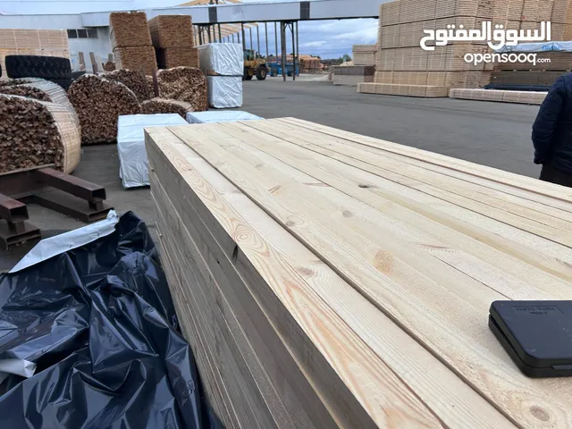 خشب بناء احمر مقاس 68*68*3000ملى جاهز للشحن من دولة ليتوانيا