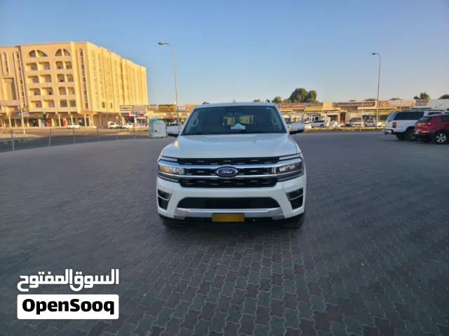 فورد اكسبيديشن 2022 ابيض على بيج