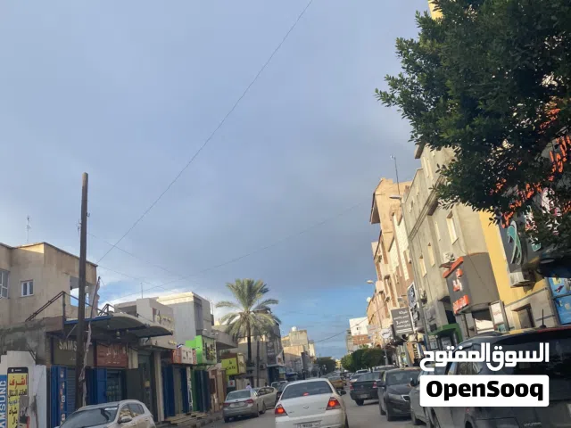 فيلا ثالثا طوابق مفصولات بها محلات وشقق كبيرة موقع تجاري بامتياز شارع مصحة الشفاء