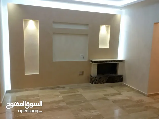 شقة جديدة - لم تسكن بعد - 4نوم - 220م - قرب الخدمات العامة - موقع هادئ ومميز