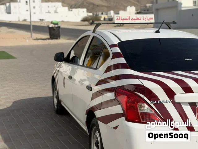 2019 نيسان صني Standard