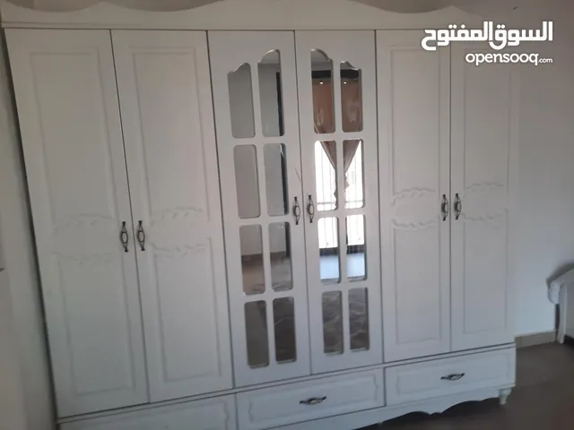 دولاب شبه جديد 2.70 م 900