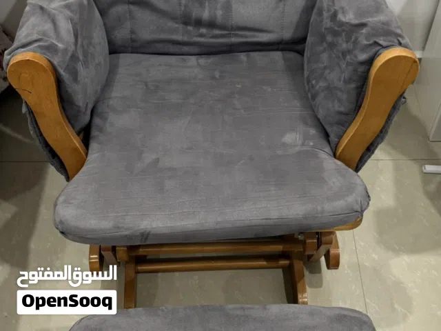 كرسي هزاز مع مسند للأرجل