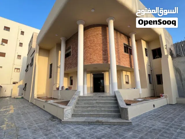 600 m2 More than 6 bedrooms Villa for Rent in Tripoli Souq Al-Juma'a