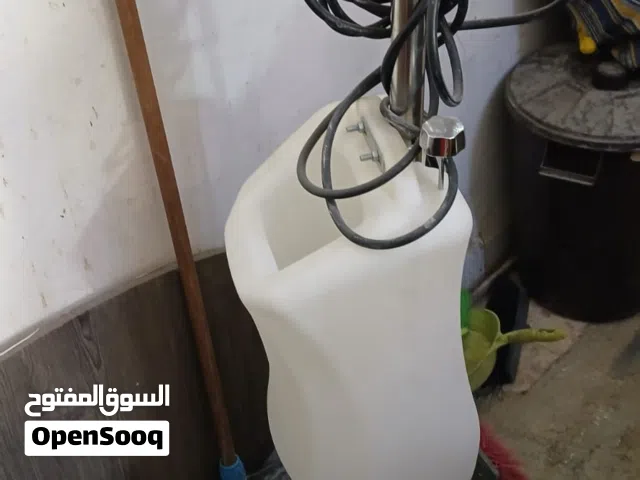 معدات تنظيف بحالة ممتازة للبيع