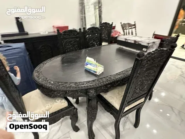 طقم كنب للجلوس مع طقم سفرة جلوس