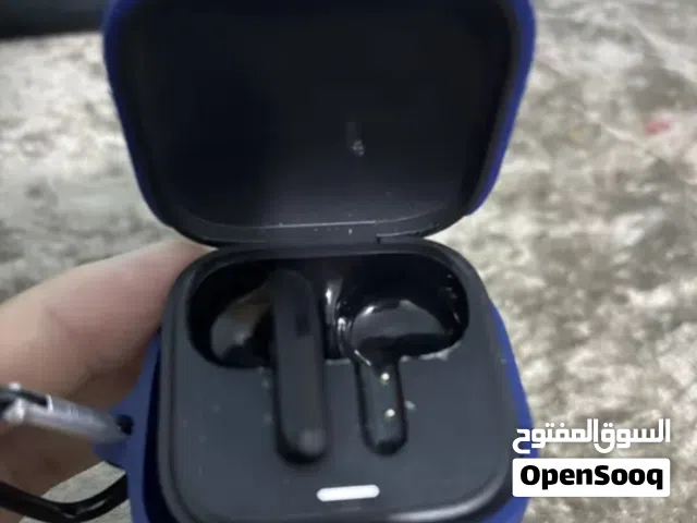 Earbuds  معاهم العلبه ولسا في الضمان