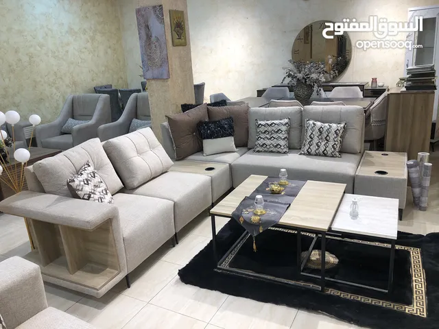 طقم كنب كورنر محلي كلاسيكي صالون كشاط اسود وخشب سويدي وقماش وتر بروف بتشطيب فاخر وعالي الجودة