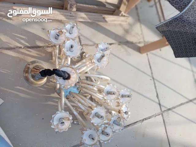 ثريات 2حجم كبير جداً و4بركيتات