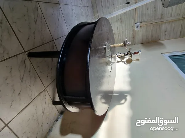 طاولة خشب لغرفة جلوس مستعملة