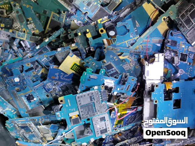اشتري بوردات تالفه مال موبايلات قديم او حديث شكد ماعندك كميات