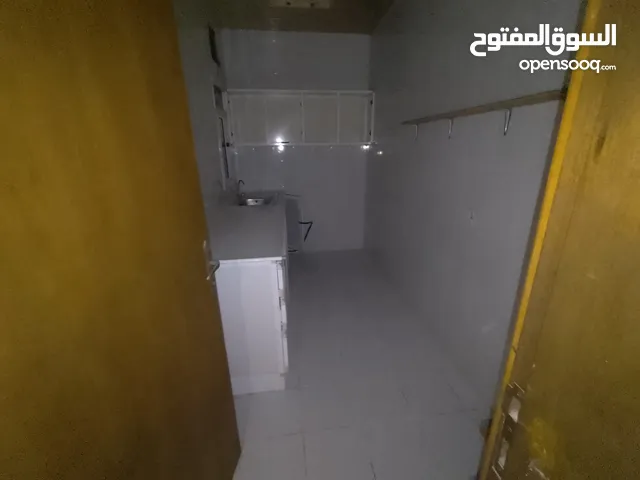 2 bedroom 2 bathroom big hall kitchen lift car park