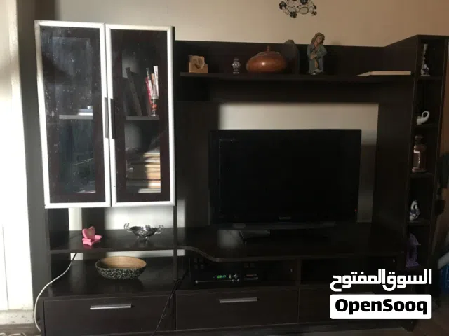 مكتبه تلفزيون وكتب بحاله جيده جدا