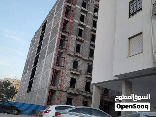 شقة نصف تشطيب كبيرة طابق ثالث