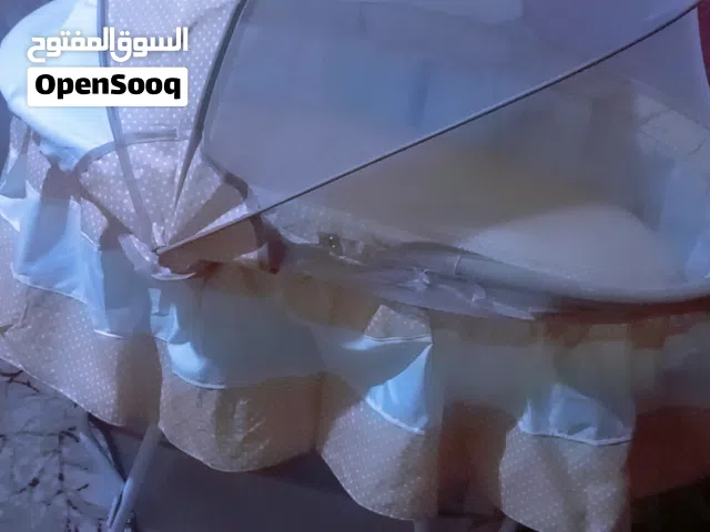 تخت بيبي للبيع( 20 دينار) بحالة ممتازة