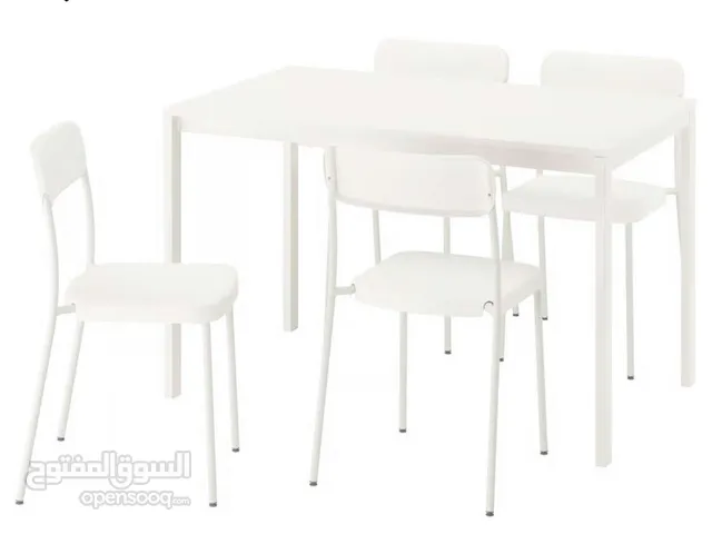 طاولة طعام مكونة من اربع كراسي ومرايا طولانية خشب من IKEA بحالة جديدة وممتازة