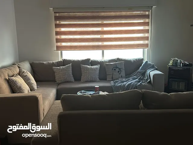 غرفة جلوس جديدة مكونه من 9 مقاعد غرفة نوم جديدة مكونه من تختين نوم مفرد + خزانة