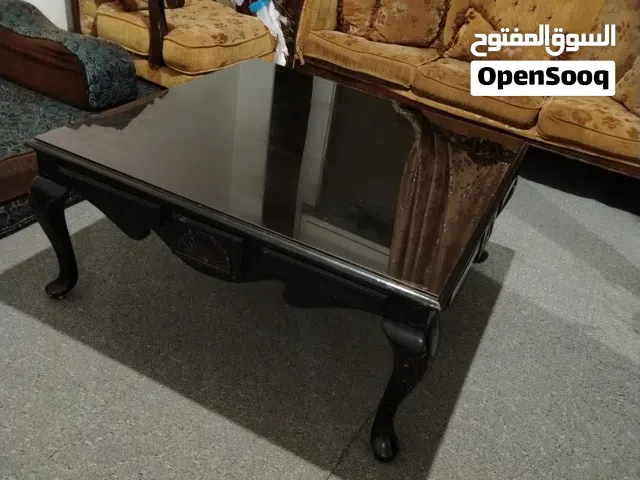 طاولة غرفة جلوس
