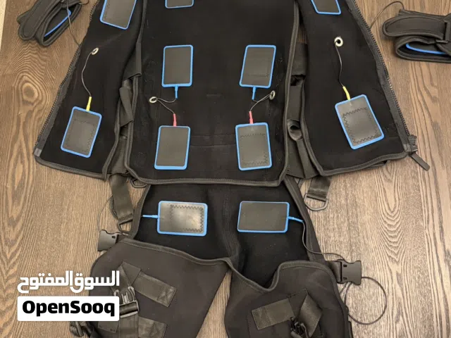 جهاز EMS احترافي متكامل لاسلكي (3 بدلات) مستعملة وشبه جديدة للبيع أو الإيجار