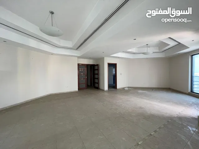 3500 ft 3 Bedrooms Apartments for Rent in Sharjah Al Majaz