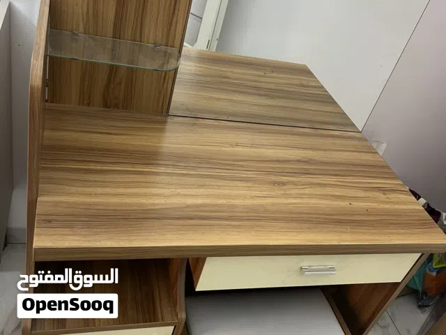 ميز تواليت مستخدم بحاله جيده للبيع