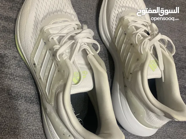 حذاء اديداس