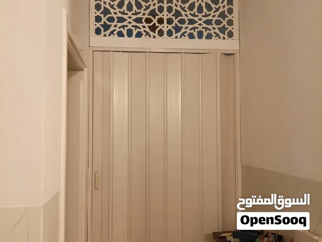 باب فاصل للبيع
