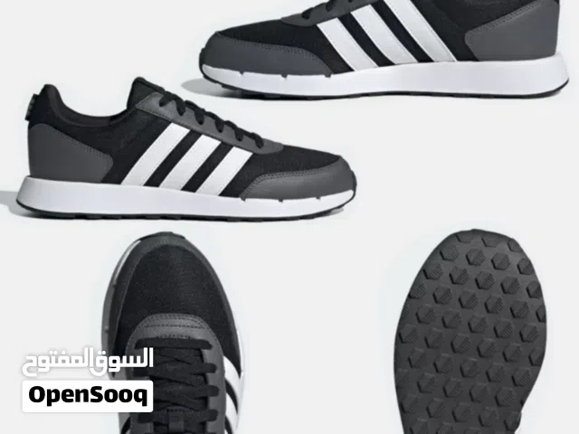 حذاء أصلي جديد من شركة أديداس مناسب للملابس الرياضية او الكشخه مريح في  الاستخدام متوفر مقاس 42