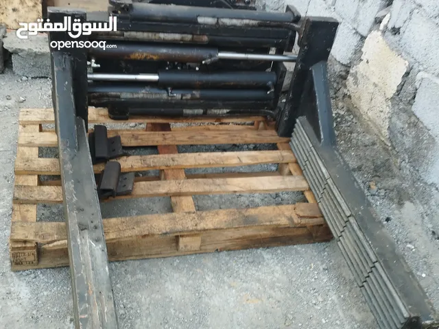 Concrete blocks clamp