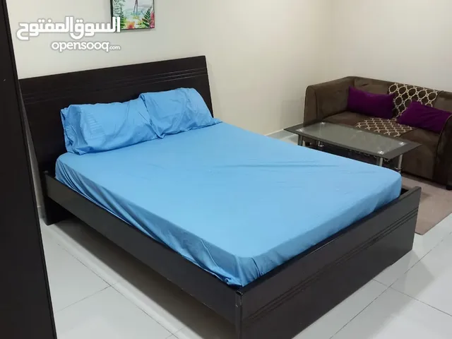 استديو مفروش فرش راقي جدا للايجار الشهري بسعر مغري والبنايه نضيفه وفرش اول ساكن مساحات واسعه جدا