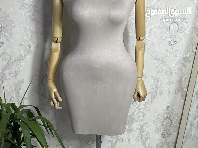 منيكانة نحت قياس 42 مع يدين