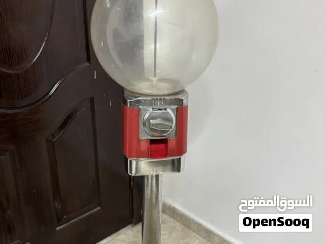 ماكينة بيع علك (لبان) - بحالة مقبولة تواصل واتسب