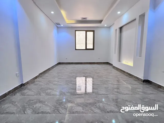 1 m2 3 Bedrooms Apartments for Rent in Mubarak Al-Kabeer Abu Ftaira