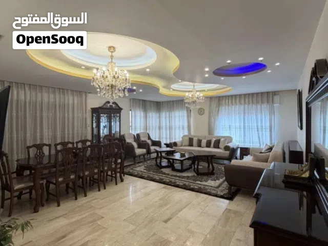 شقة مفروشة فاخرة للإيجار – مقابل السفارة الأمريكية رقم العرض 7181