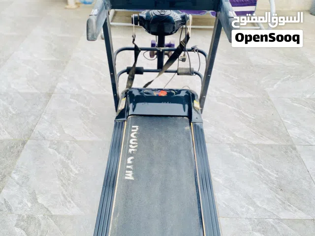 جهاز جري كارديو مع حزام كهربائي رجاج  يتحمل وزن 120 كيلو مستعمل ونظيف