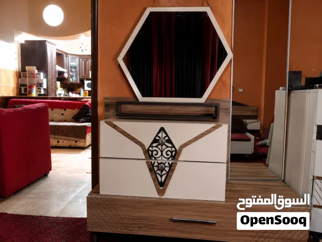 غرفة نوم بحال جيدة جدا  خشب ممتاز تصميم  تركي
