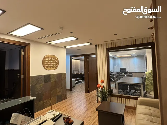مكتب فخم للبيع شارع عبدالله غوشه Classy Office for sale