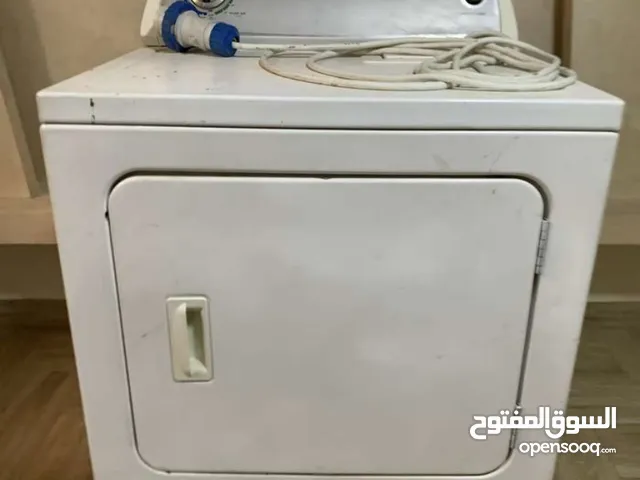 نشافة ملابس Whirlpool للبيع - مستعملة بحالة ممتازة سعى كبيرة