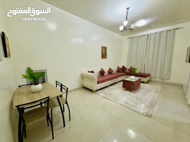 F3 / للايجار الشهري في عجمان - شامل الفواتير- غرفة وصالة - فرش جديد بالكامل - الروضة 2 - شارع تونس