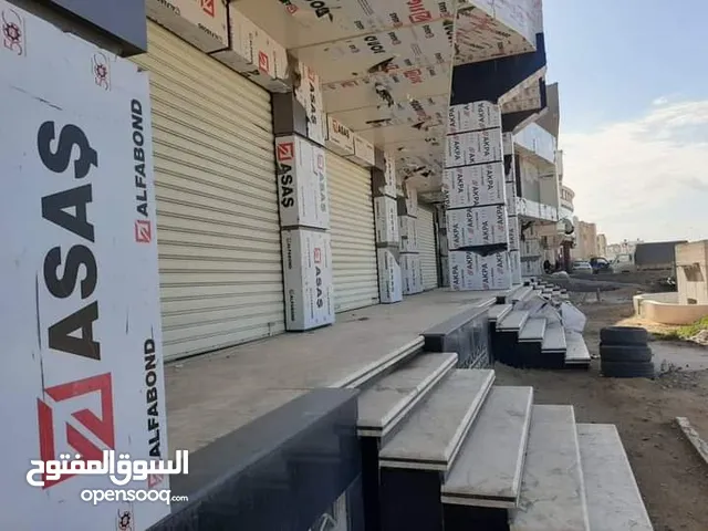 مبنى خدمي وامامه باركن للبيع او الايجار المكان حي الدولار عالرئيسي المزدوج