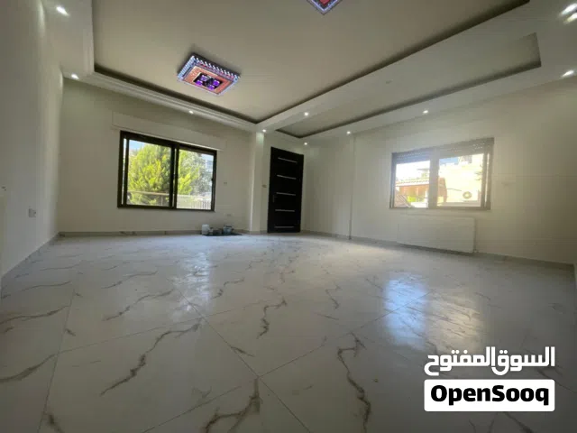 شقة * مميزة * ارضية * للايجار * 3 نوم * دير غبار