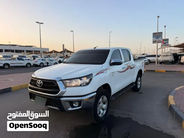 2025 Toyota Hilux DLX