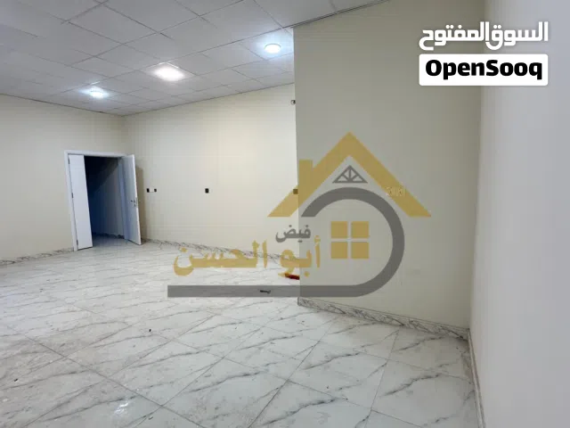 طابق تجاري للايجار حديث في منطقة الطويسة ، المساحة 200