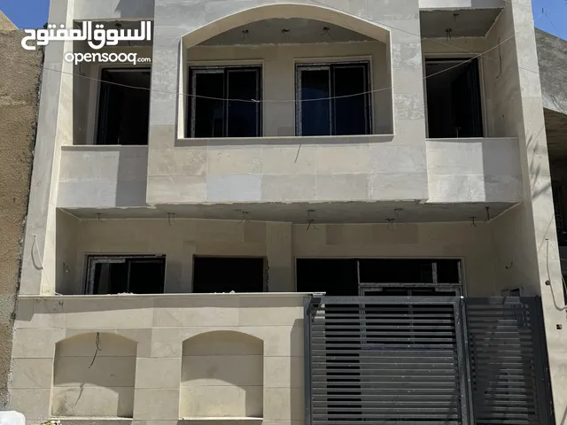 220m2 4 Bedrooms Townhouse for Sale in Baghdad Jihad