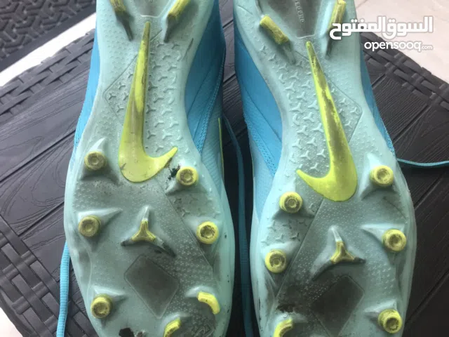 بوت رياضي نايك للبيع