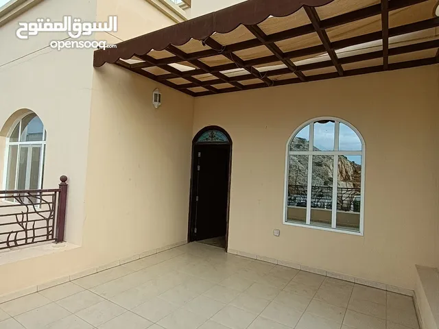 Al Qurum elegant villa for rent near pdo