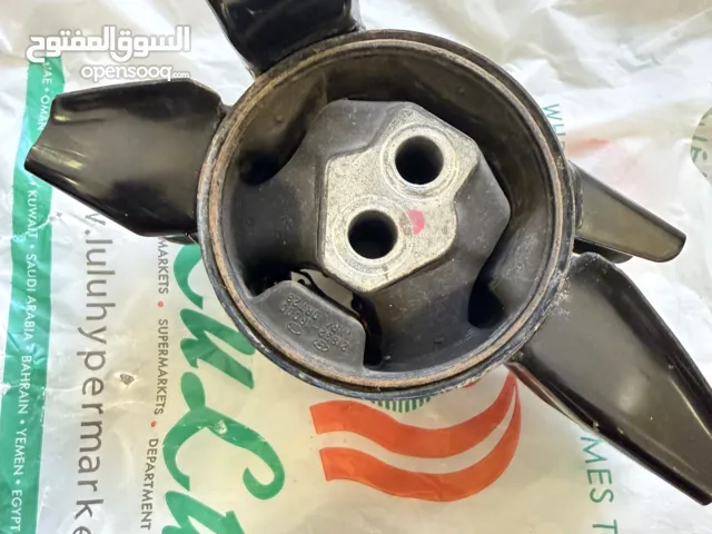 Hyundai Accent engine and transmission mounting