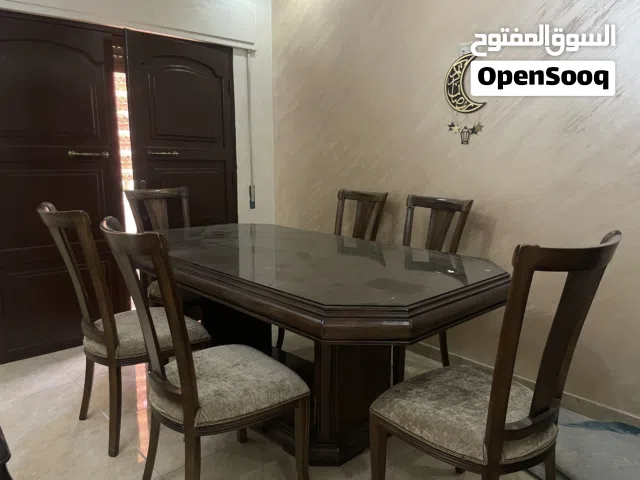 غرفة ضيوف بحالة ممتازة للبيع