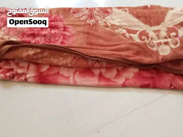 غطاء شبه جديد وممتاز